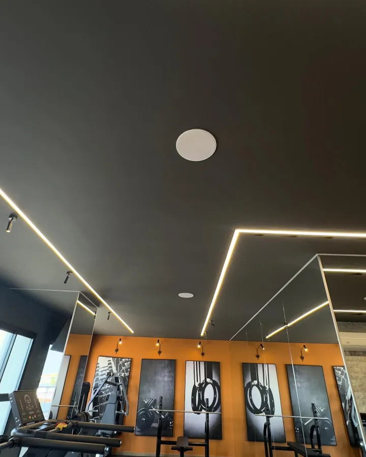 Academia — rebaixos com perfis de led embutidos